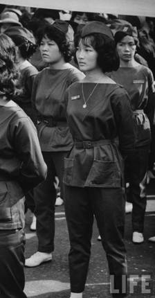 Đon vin Thanh nữ Cộng ha Ng Đnh Lệ Thủy.Nguồn: Larry Burrows/Time Life Pictures/Getty Images